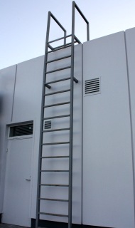 Лестница вертикальная на крышу (артикул-ЛВ01)